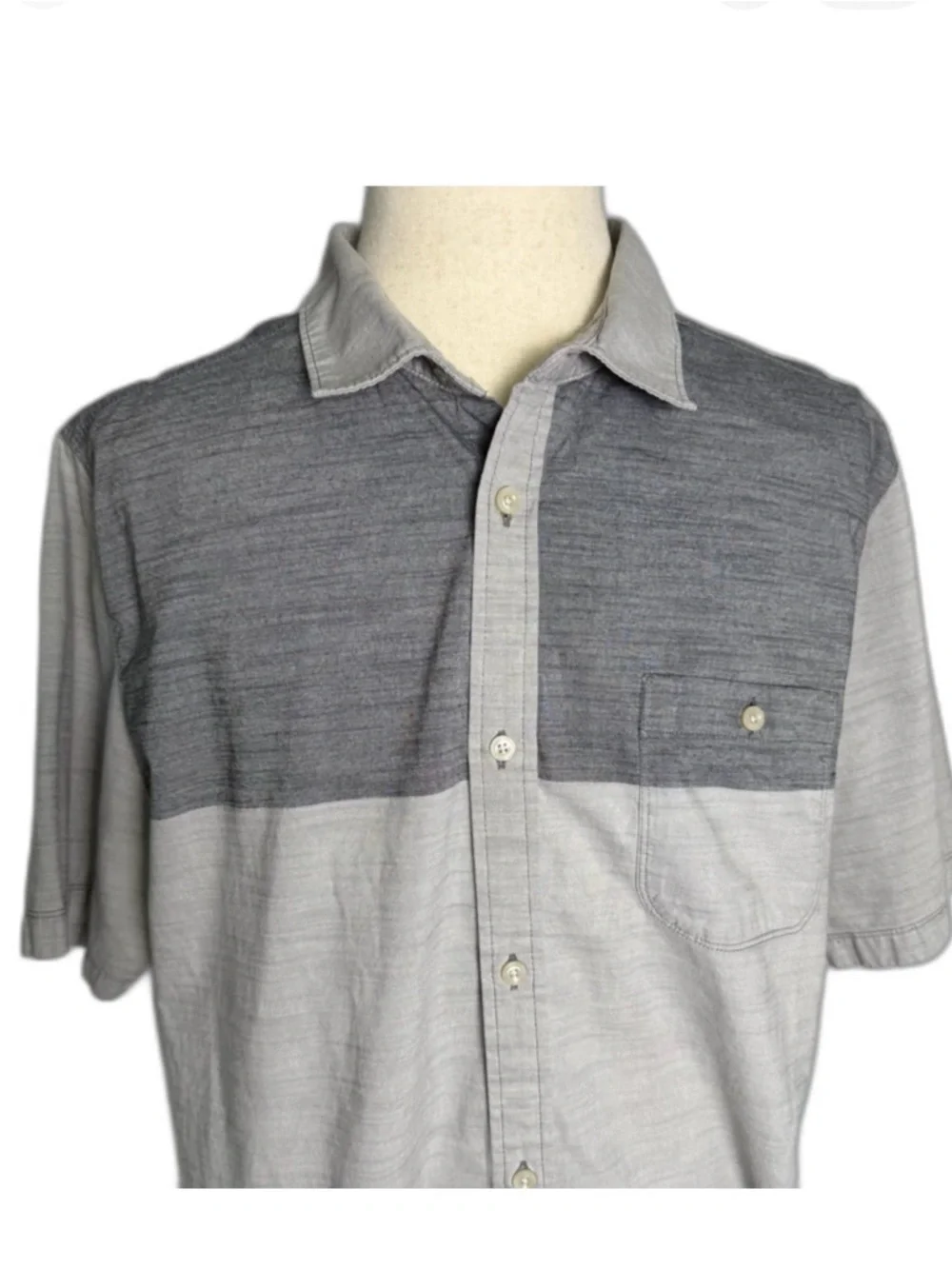 The North Face Block Me Short Sleeve Button Up Men's XXL, Two-Toned Gray 2/$25